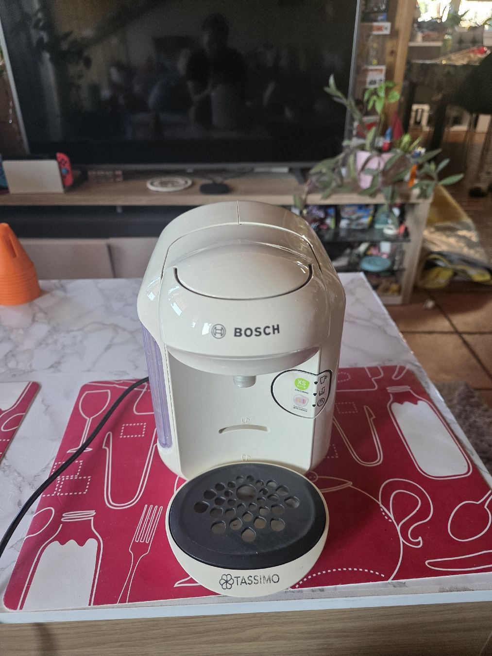 Bosch Macchine per caffè & Macchine per espresso: Bosch Tassimo cafetière couleur crème  – Usato da Carrouge VD venduto da Bogdan95