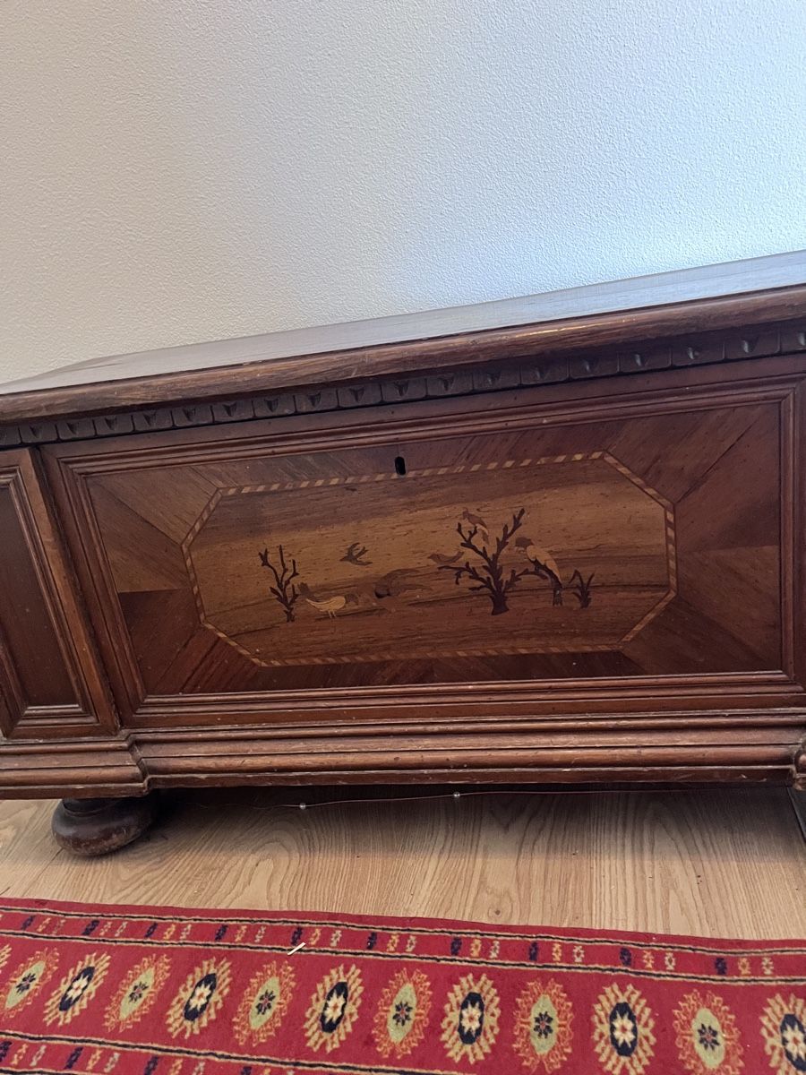 Cassapanche: Holztruhe mit Intarsien – Usato da Kerns venduto da Sarah_Durrer 3