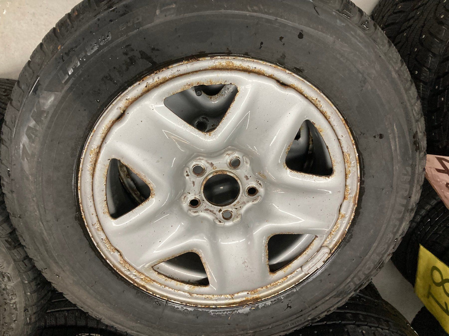 Mazda Pneumatici & Ruote complete: Mazda CX5 Winterräder 235/65R17 – Usato da Cham venduto da WB2223 1