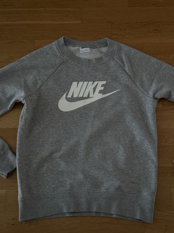 Nike Maglioni & Felpe: Nike Sweatshirt grau Grösse XS – Nuovo (secondo la descrizione) da Bettlach venduto da Tradenet100