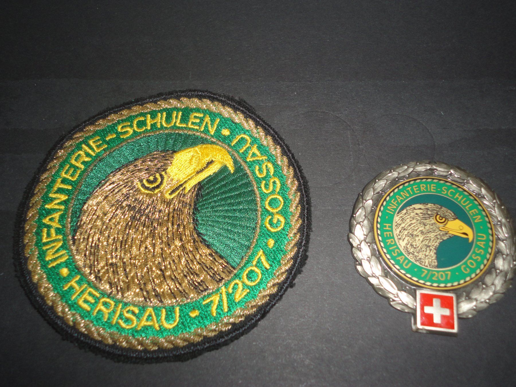 Schweizer Armee Placchette & Badge: Militär – Usato da Triengen venduto da Freren52