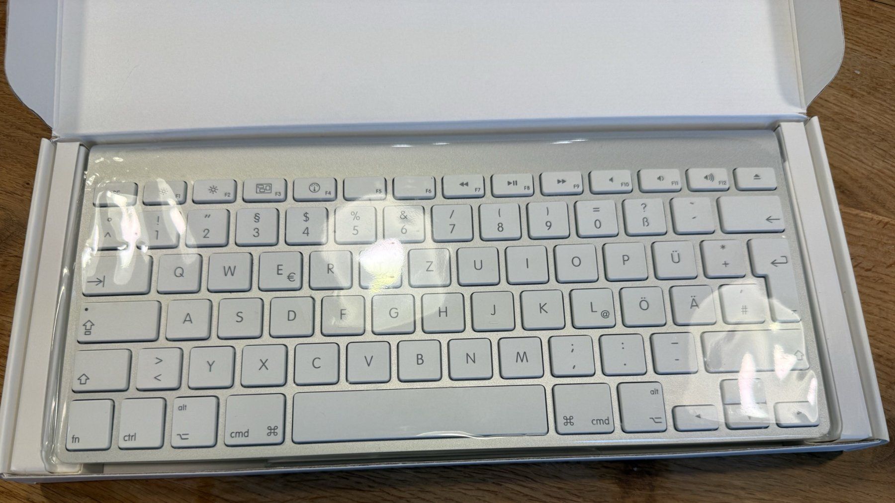 Tastiere: Apple Wireless Keyboard A1314 + Magic Mouse A1296, DE, OVP – Usato da Zetzwil venduto da gent1974 2