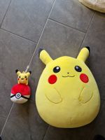Plüsch Pokemon Pikachu Squishmallow + Pikachu auf Pokeball