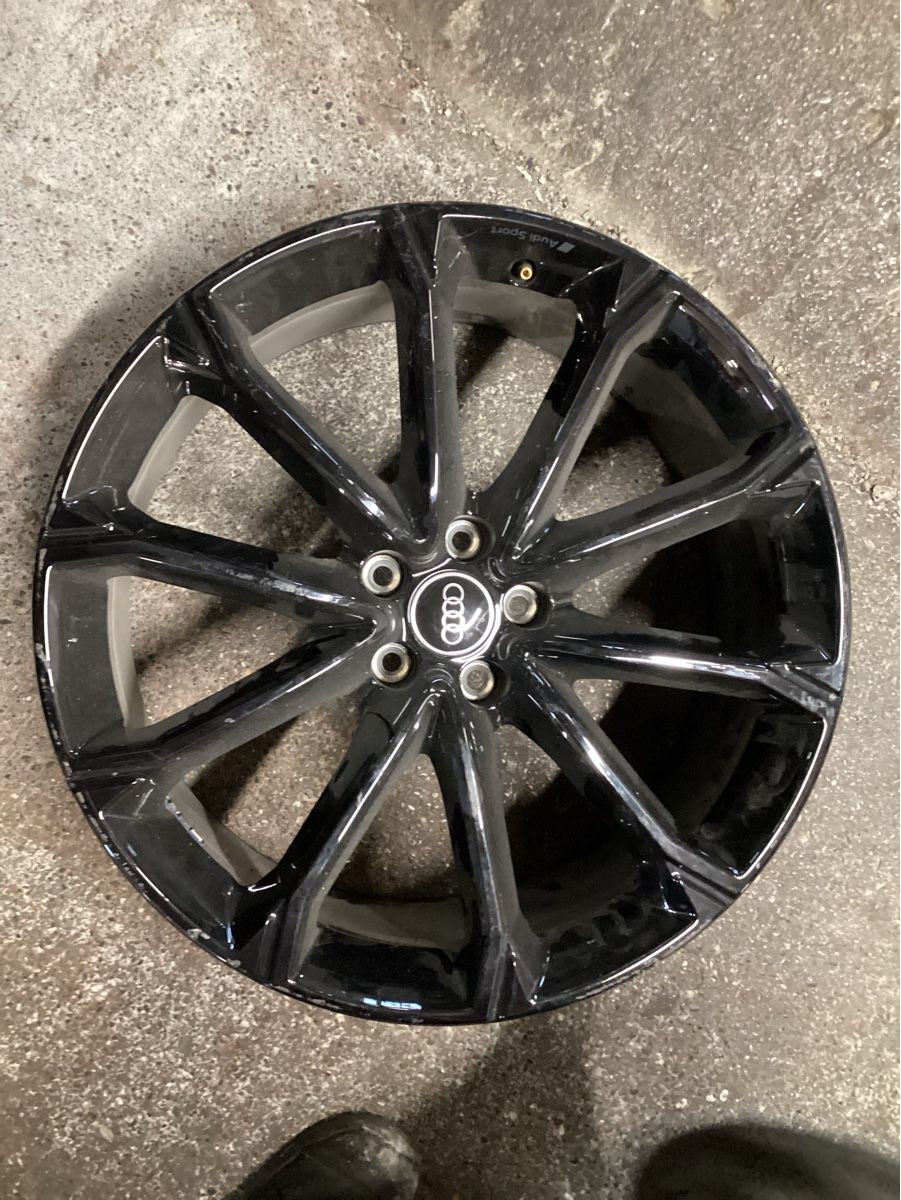 Audi Felgen: Alufelgen Audi  4 Stück  – Gebraucht aus Reichenburg von T864RX 9