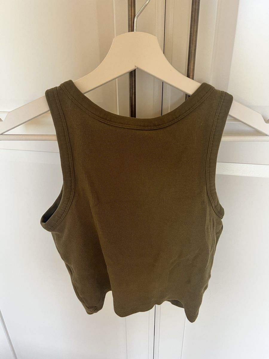 Top: Top vert kaki brassière intégrée UNIQLO – Usato da  venduto da  3