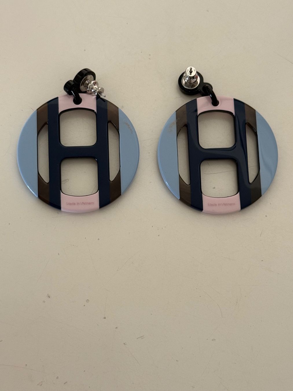 Hermès Orecchini pendenti & Orecchini a lobo: Orig. Hermes H equipe Ohrringe mit Box – Usato da Wallisellen venduto da Aboutfashion 2