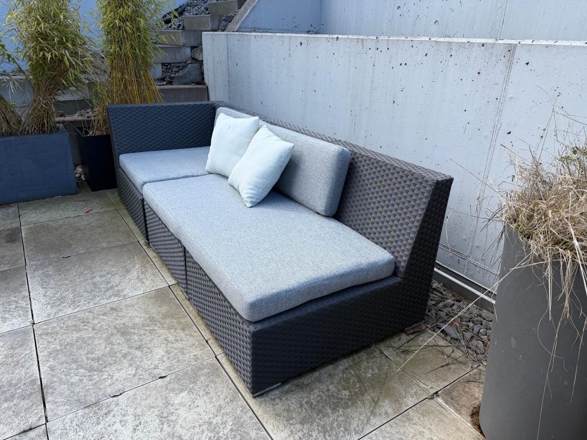 Sofas: Outdoor Lounge Sofa Rattan grau – modular & bequem – Gebraucht aus Schindellegi von tbig 3