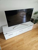 Weisses TV-Möbel 135 x 40 x 42 cm
