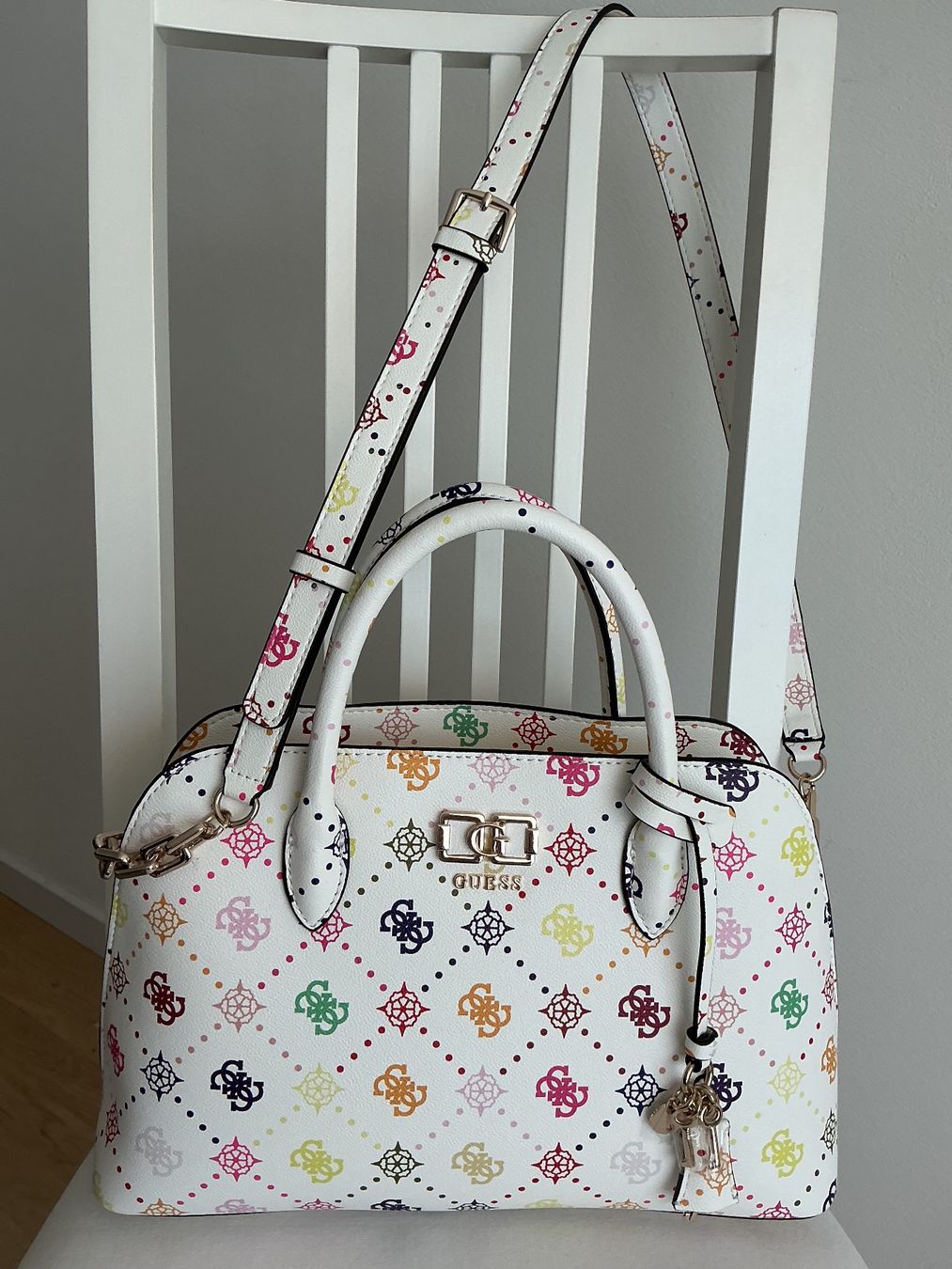 Guess Borse da donna: Guess Tasche wunderschön neu – Nuovo (secondo la descrizione) da Rudolfstetten venduto da Foxj