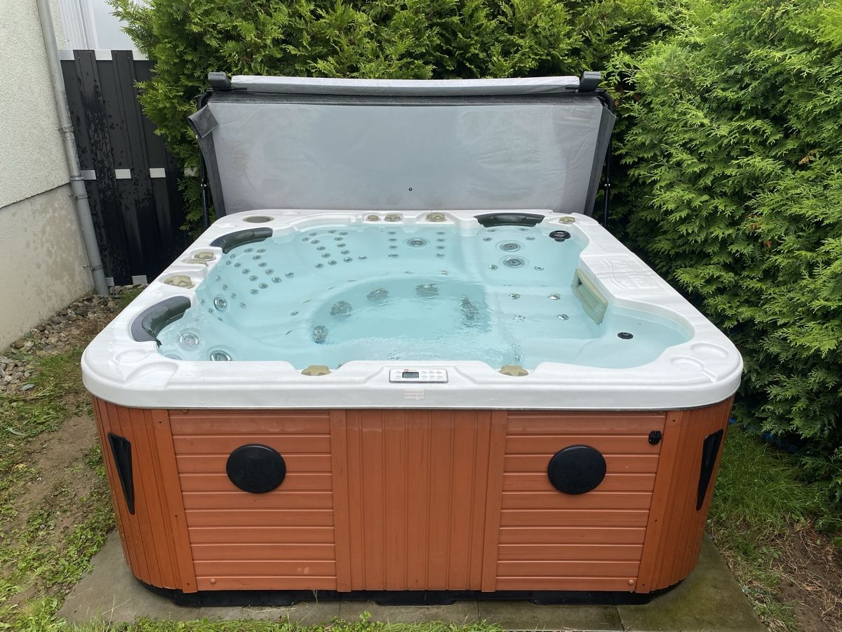 Whirlpool: Whirlpool / jacuzzi Balboa – Gebraucht aus Amriswil von  4
