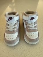 Nike Kinderschuhe, Gr. 22 Top Zustand für den Frühling!