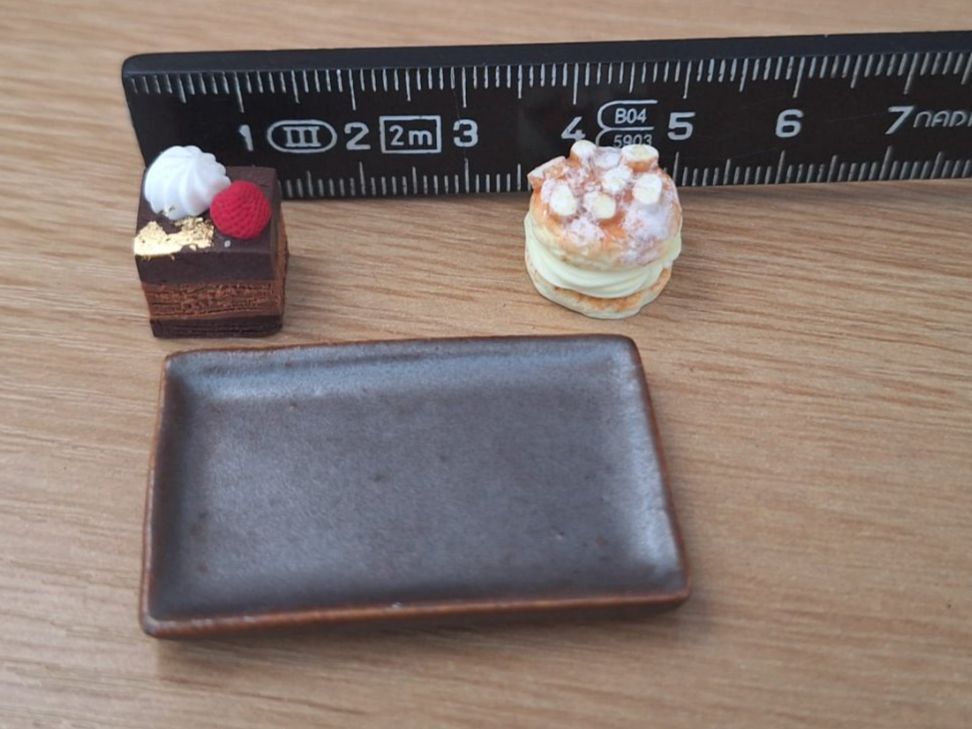 Puppenhäuser & -möbel: Handmade Bienenstich und Blattgold Törtchen – Neu (gemäss Beschreibung) aus Zürich von HandmadeTinyFood 1