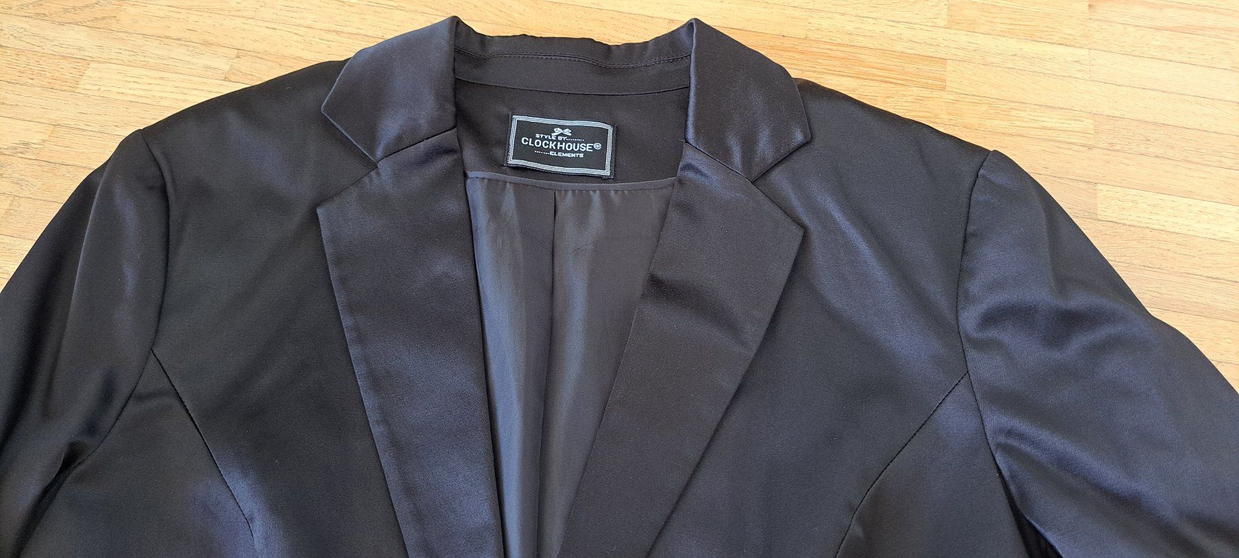 Giacche: Chique blazer noir satiné – Usato da Le Mont-sur-Lausanne venduto da olatiu 1
