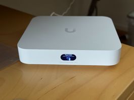 Ubiquiti UniFi Cloud Gateway Ultra (UCG-Ultra)+Wandhalterung