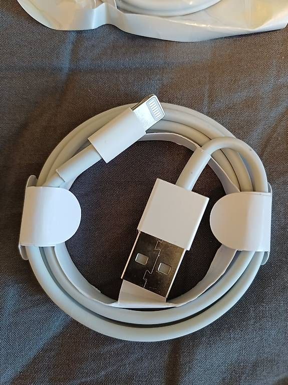 Cavi: i-phone Ladekabel lightning/USB A – Usato da Riedholz venduto da Dieter_Pfeiffelmann 1