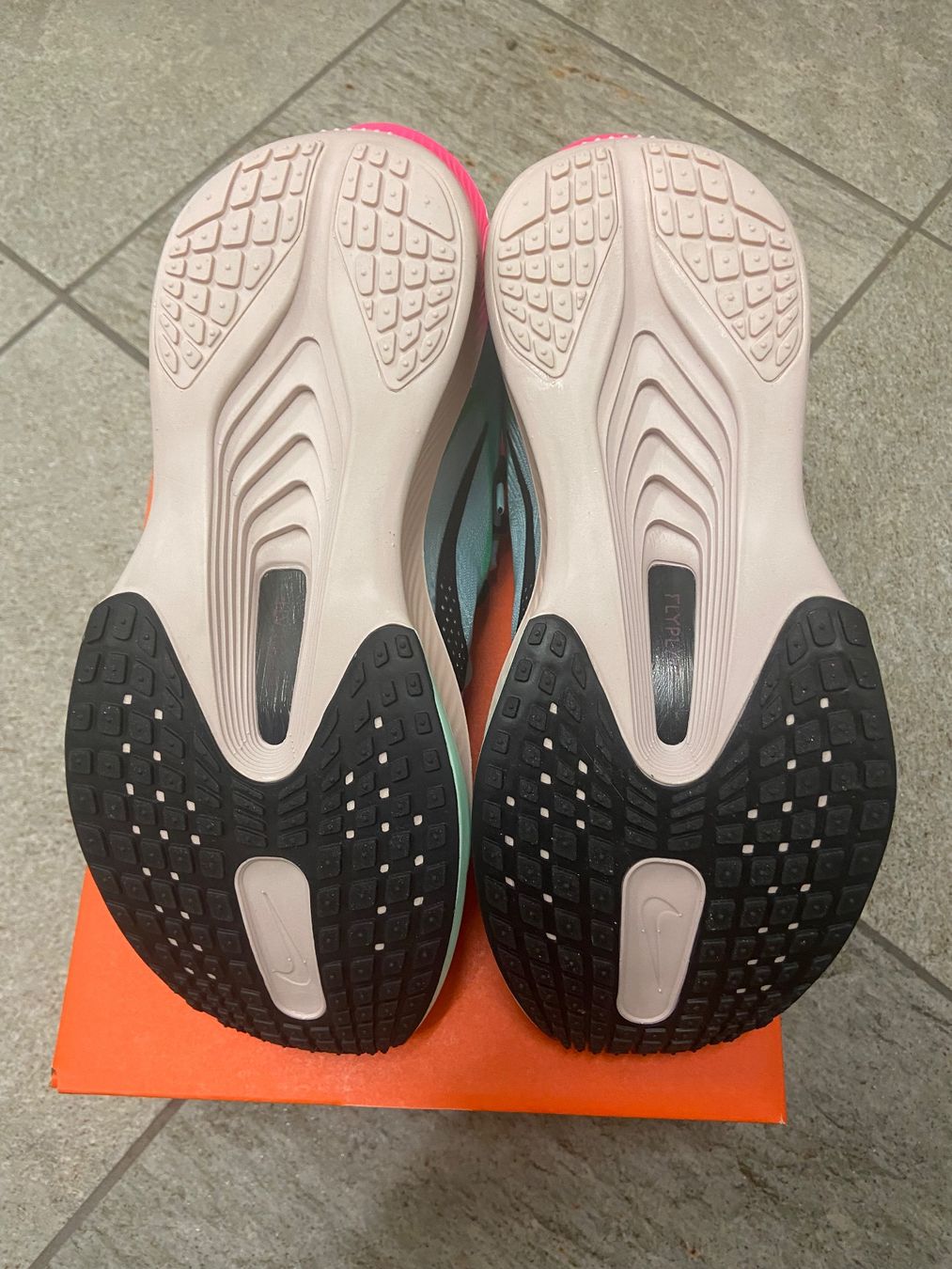 Nike Scarpe da uomo: Neu Nike Zoom Fly 6 – Nuovo e nell'imballaggio originale da Horgen venduto da nasten 2