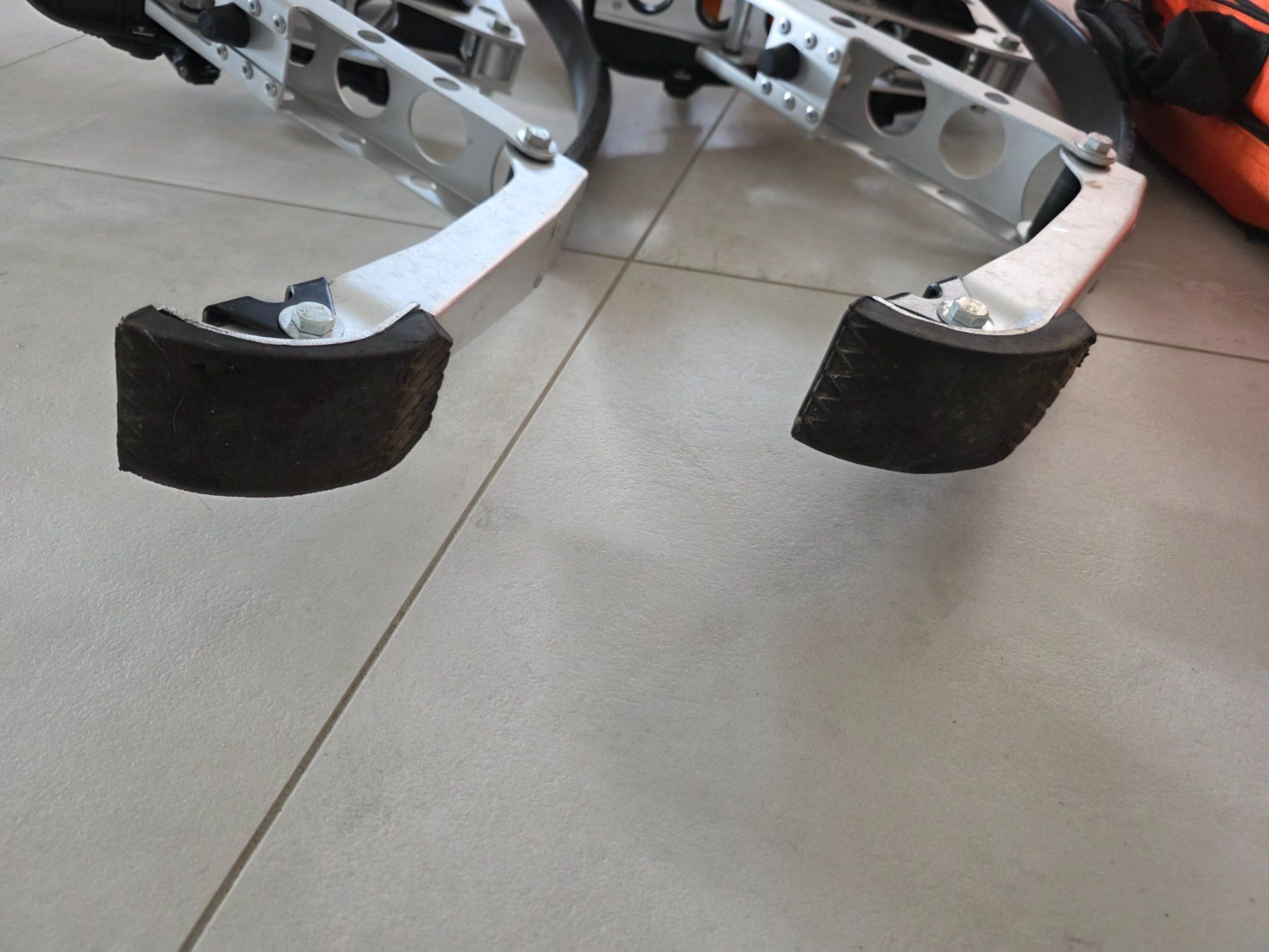 Trampolini: Échasses urbaines PowerStrider – Usato da Chézard-St-Martin venduto da fre_s7zh 2
