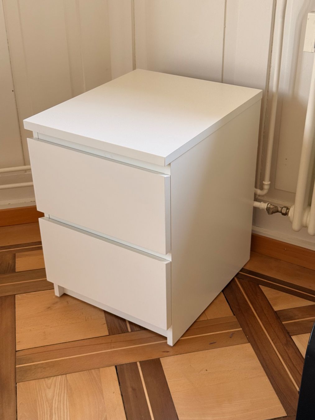 Ikea Comodini: Weiss Nachttisch – Usato da Zürich venduto da sof_jg7v 1