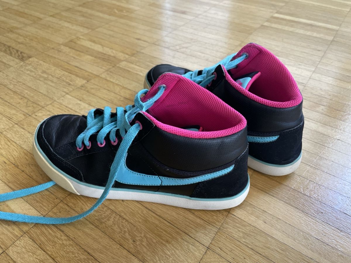 Nike Schuhe für Mädchen: Nike Sneakers Gr 38 – Gebraucht aus Ebmatingen von Reva-Sue 2