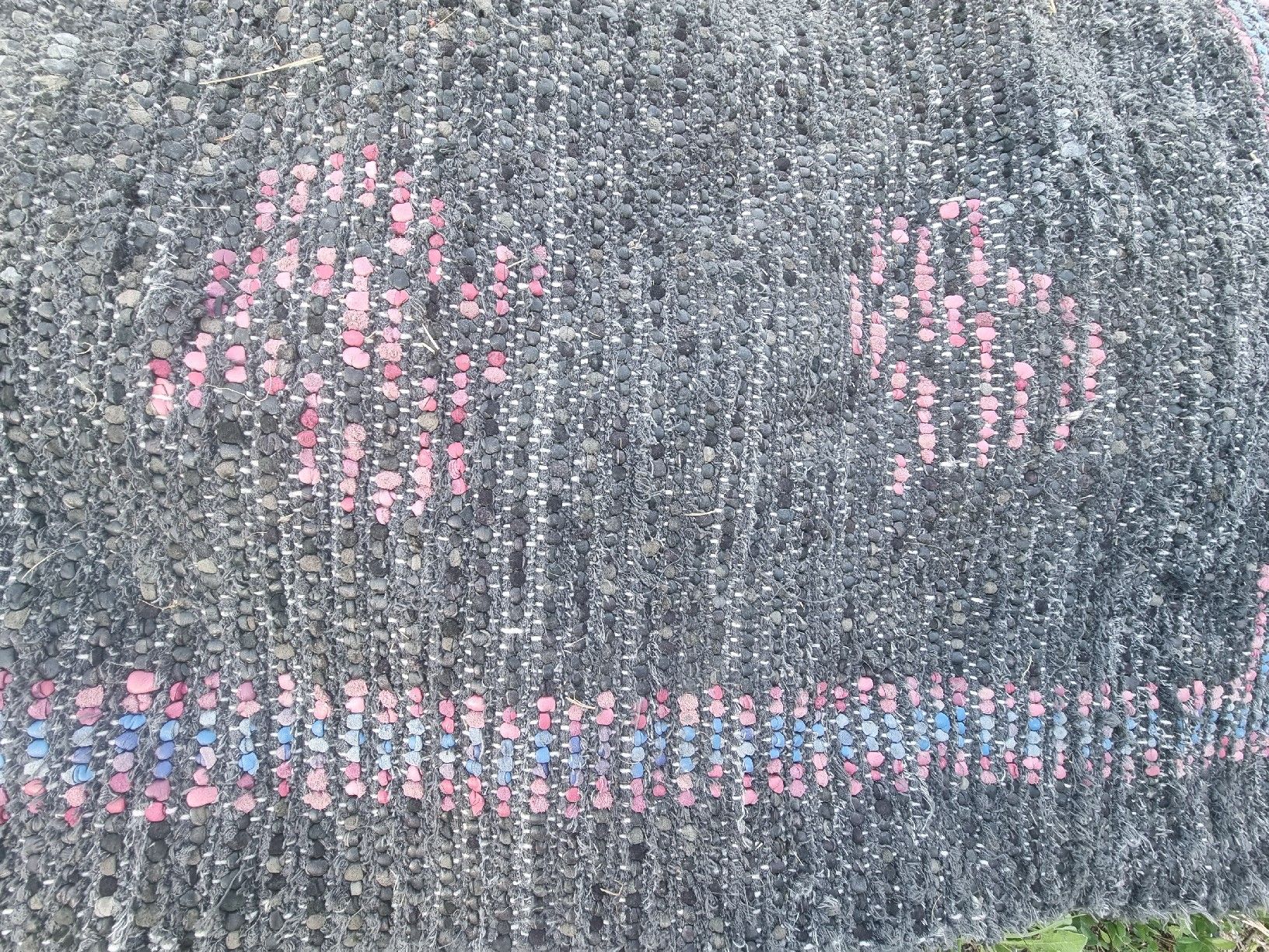 Tappeti: Handgemachter Flickenteppich, dunkel mit Blumenmuster, Leder – Usato da Berschis venduto da treedosha01 2