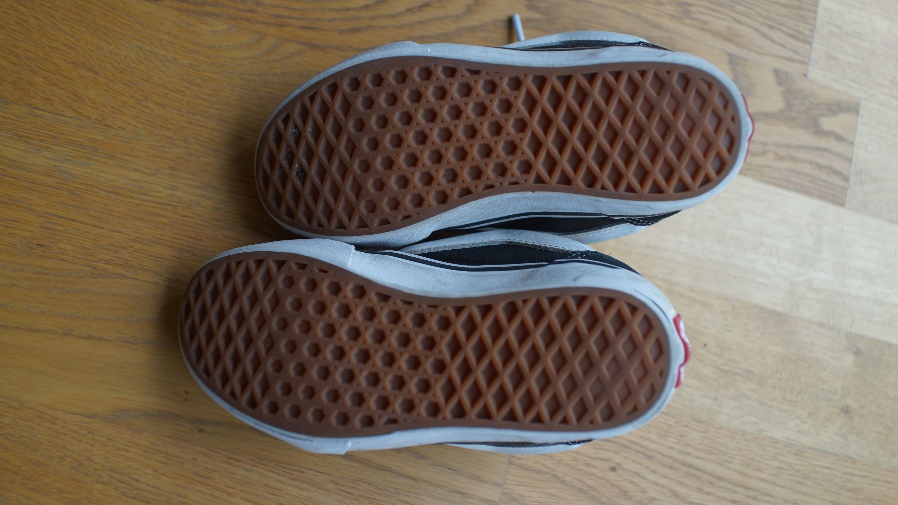Scarpe da uomo: Vans Sneaker schwarz weiss Grösse 34 – Usato da Biel/Bienne venduto da Cyp79 1