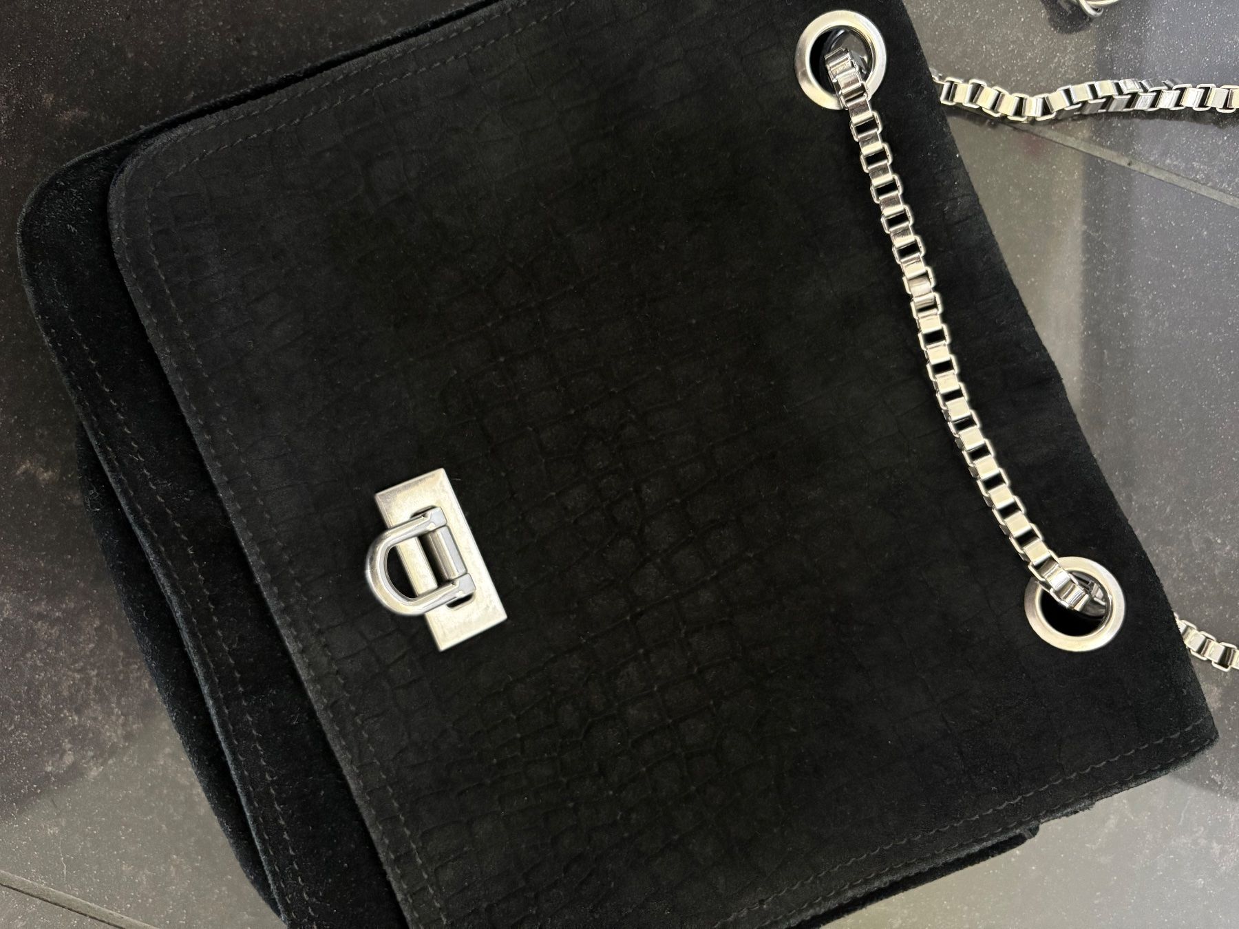 Taschen für Damen: Handtasche Wildleder schwarz MAJE – Gebraucht aus Gossau SG von diorella 1
