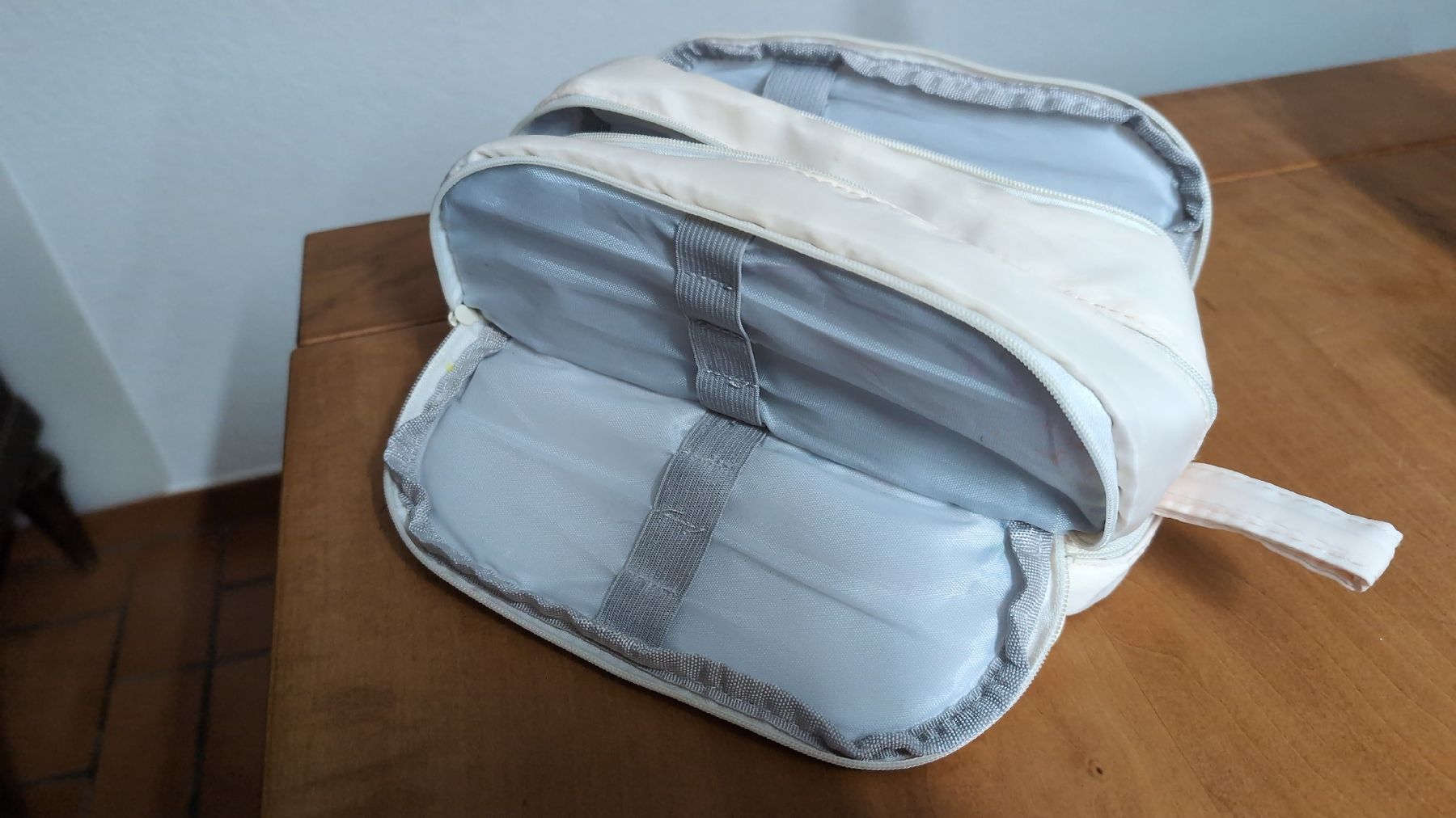 Astucci : Etui hellbeige mit vier Fächern guter Zustand – Usato da Hochdorf venduto da Wulai 5