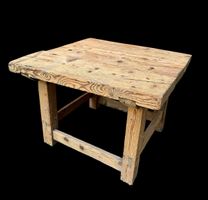 Urchiger Arbeitstisch aus Tannenholz