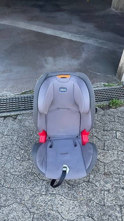 Seggiolini per auto: Autositz - Seggiolino auto – Usato da Wald ZH venduto da Llina 3