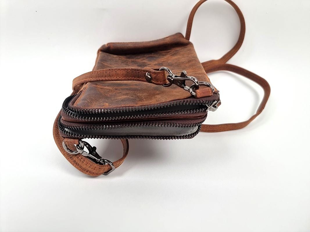 Taschen: Ledertasche – Gebraucht aus Urtenen-Schönbühl von Restwert_Schoenbuehl 3