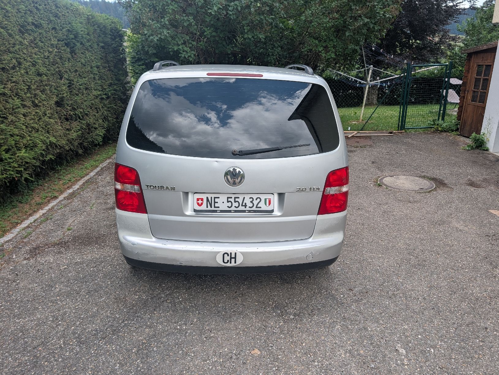 VW Autos: Touran 2.0tdi Automatic – D'occasion à Le Locle par flo_5856 3