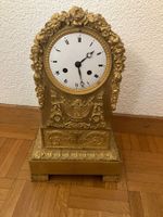 Französische Pendule aus vergoldeter Bronze im Empire-Stil