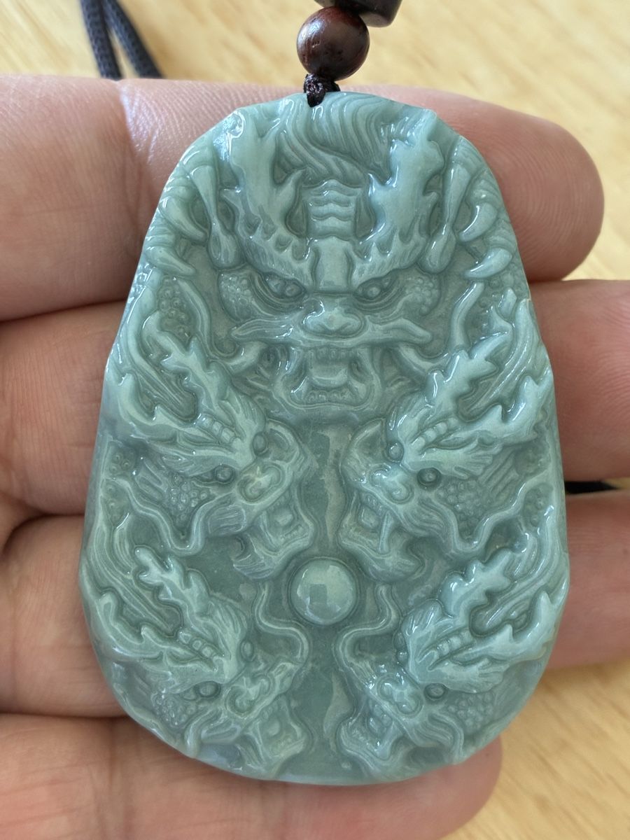Statuette: Chinese jade talisman amulette figure dragon – Usato da St-Aubin-Sauges venduto da asianart