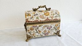 Magnifique ancien petit coffre en porcelaine et bronze signé