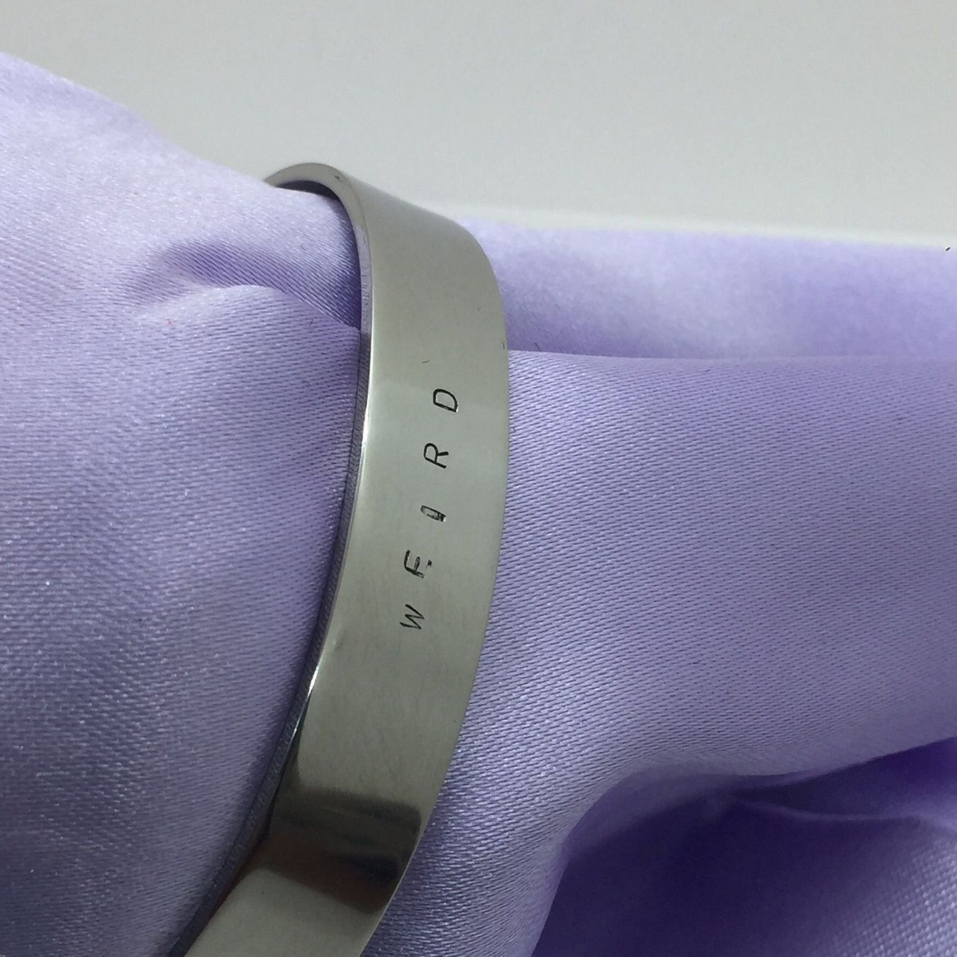 Bracciali & Braccialetti: Bracelet à texte WEIRD – Nuovo (secondo la descrizione) da Genève venduto da ct_fqr8 1