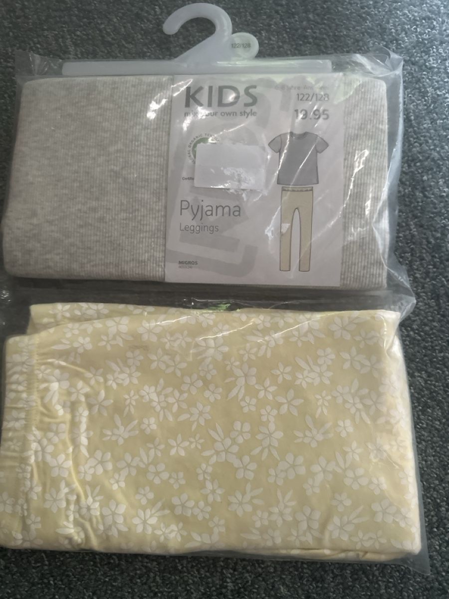 Migros Pigiama & Simili: Pyjama/ Pantys neu  – Nuovo e nell'imballaggio originale da Baltschieder venduto da YmroBe