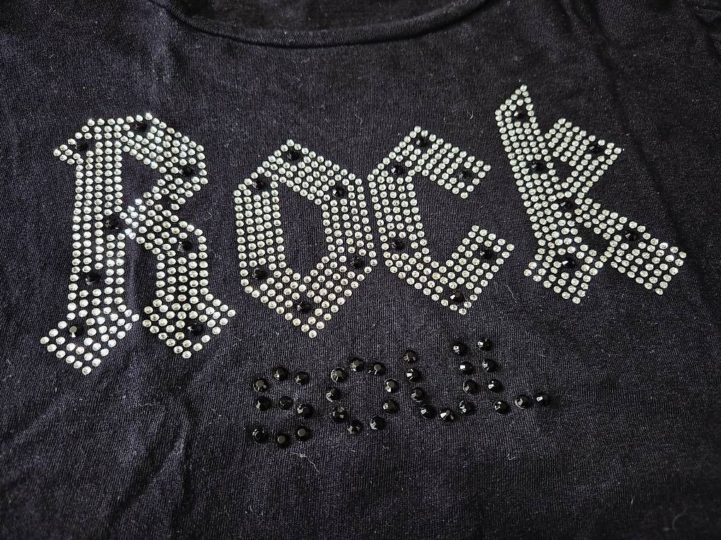 T-shirt: Rockiges T-Sihrt von Please S – Usato da Schliern b. Köniz venduto da elf2011 2