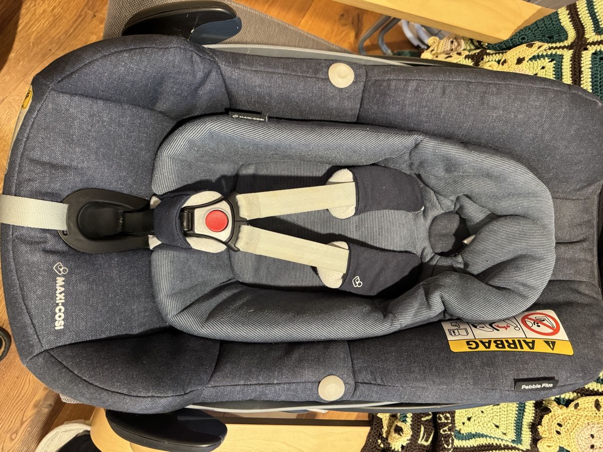 Maxi-Cosi Seggiolini per auto: Maxi cosi Babyschale mit Station – Usato da Sempach venduto da Caranedache 5