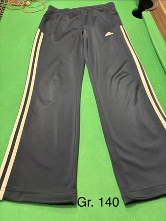Neuwertige Trainerhose Adidas Gr. 140