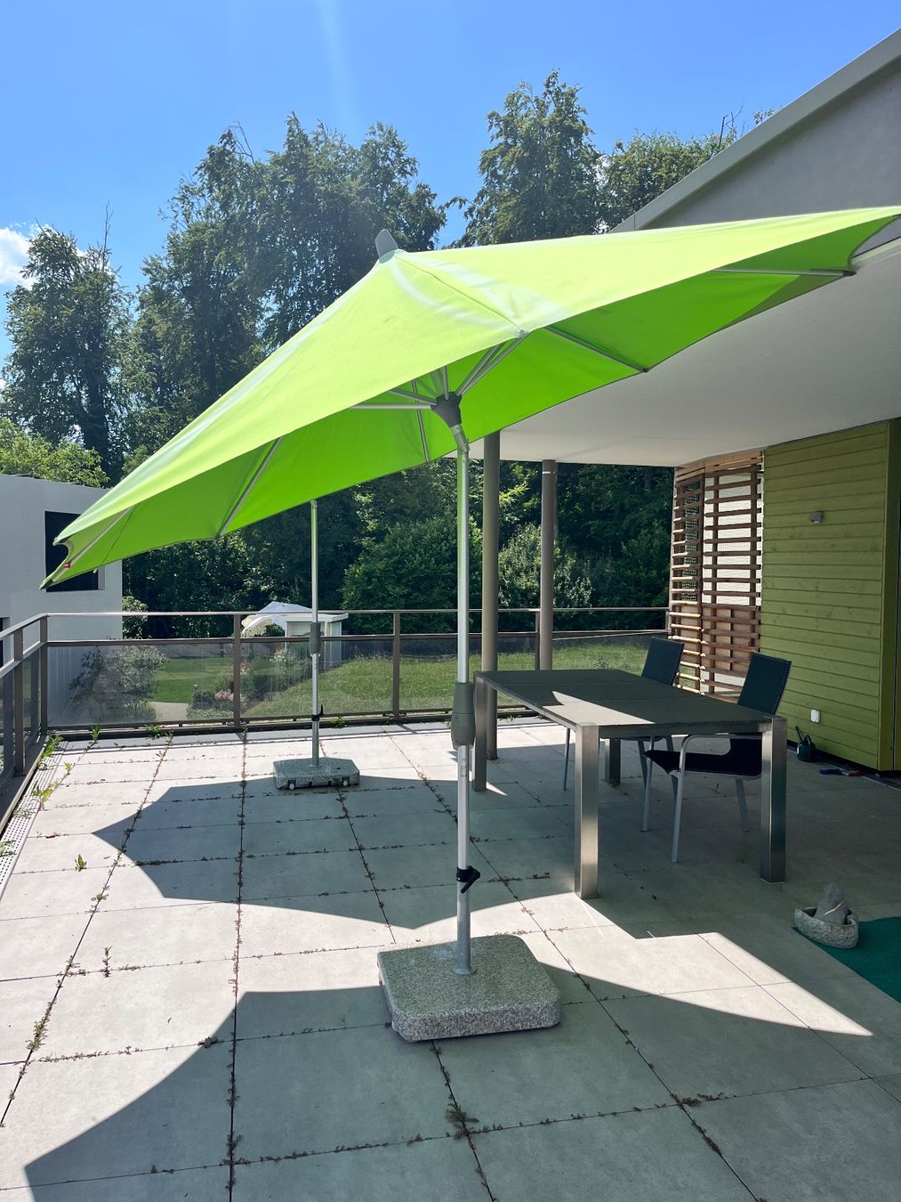 Sonnenschirme: Sonnenschirm – Gebraucht aus Rottenschwil von dan_bbx8