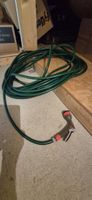Gartenschlauch mit Spritzpistole Gruen guter Zustand