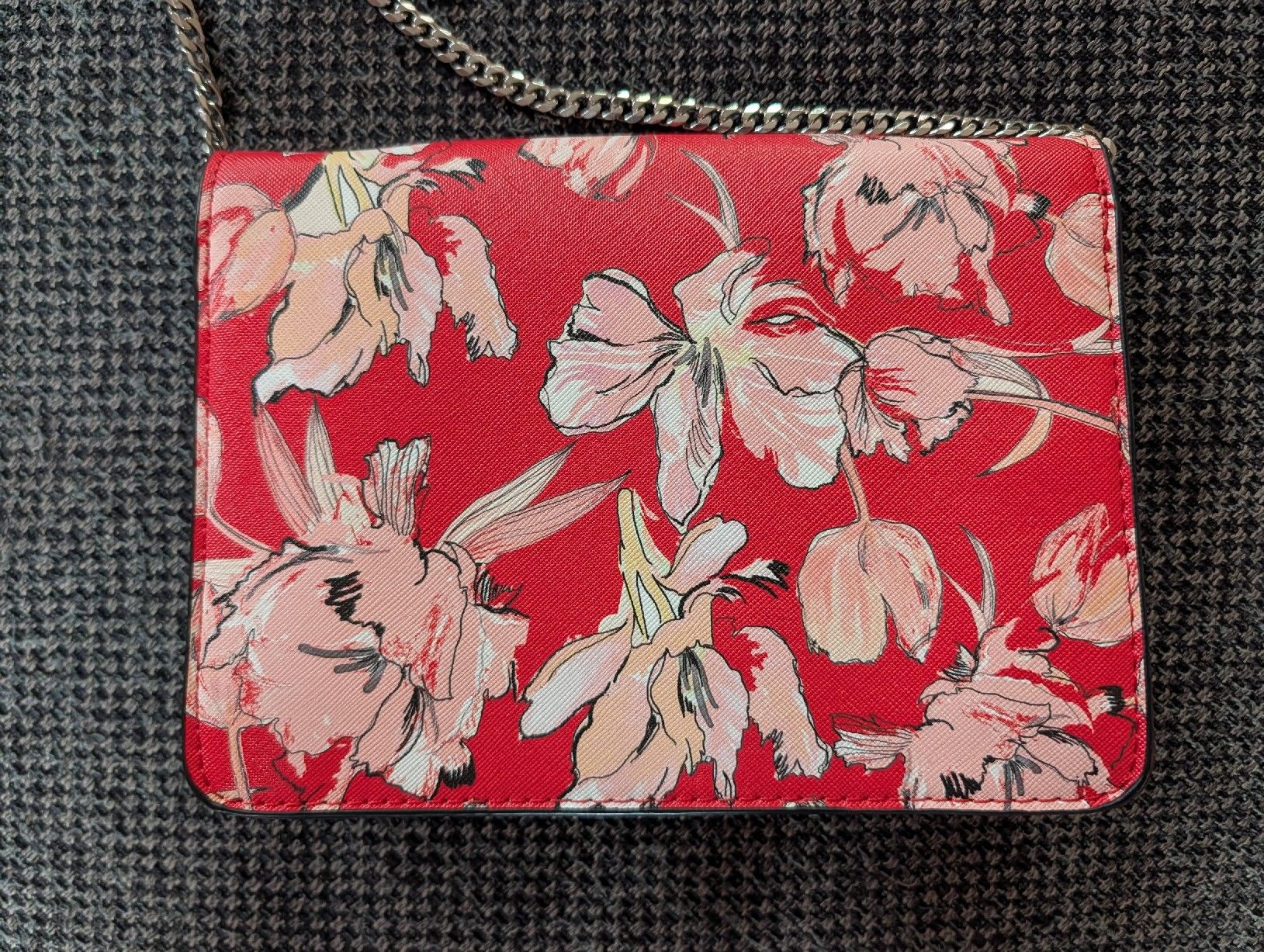 Mango Borse da donna: Mango Umhängetasche, rot mit Blumenmuster, top – Usato da Nänikon venduto da Haexli_70 3