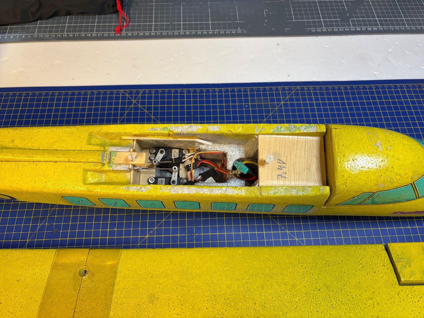 Multiplex RC Modellbau: Multiplex Twin Star RC Flugzeug gelb – Gebraucht aus Glattbrugg von Olio7 4