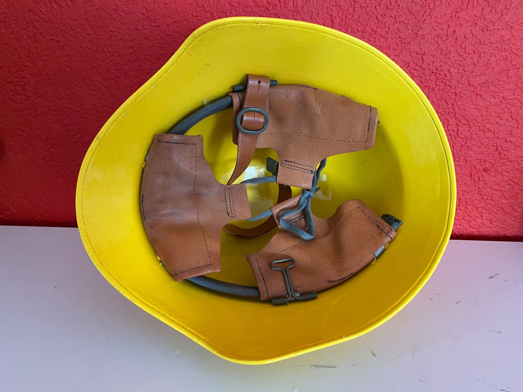 Antike Kleidung & Accessoires: Stahlhelm – Neu und originalverpackt aus Zäziwil von Emlea 5