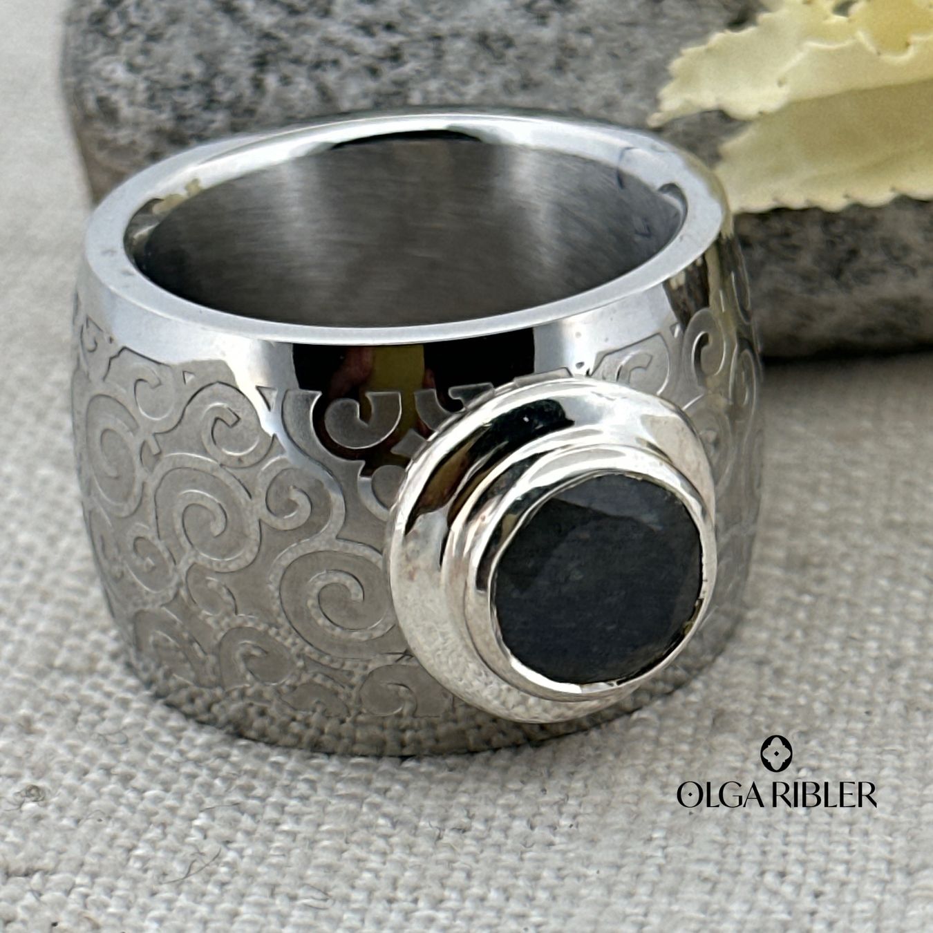Olga Ribler Bagues: Edelstahlring mit Labradorit, Gr. 62 – Neuf (Voir description) à Luzern par MonikaS03 2