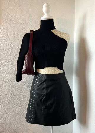 Zara Women's Black and Burgundy Crop-top