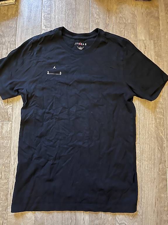 T-Shirts: Tee-shirt Nike Jordan taille M – Gebraucht aus Yverdon-les-Bains von car_xd5s