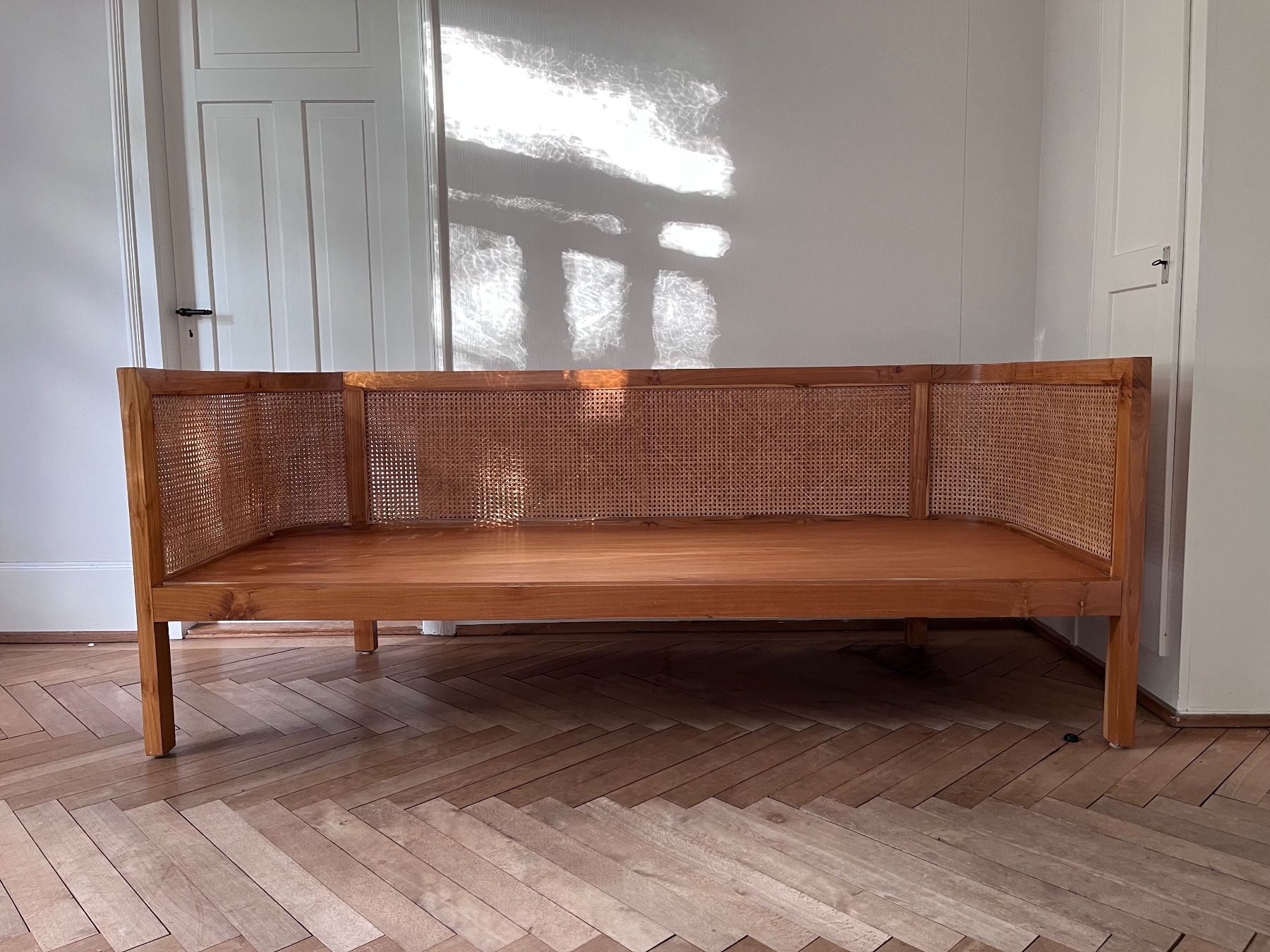 Sofas: Wunderschönes Teak Sofa mit Rattan – Gebraucht aus Luzern von kimbaey