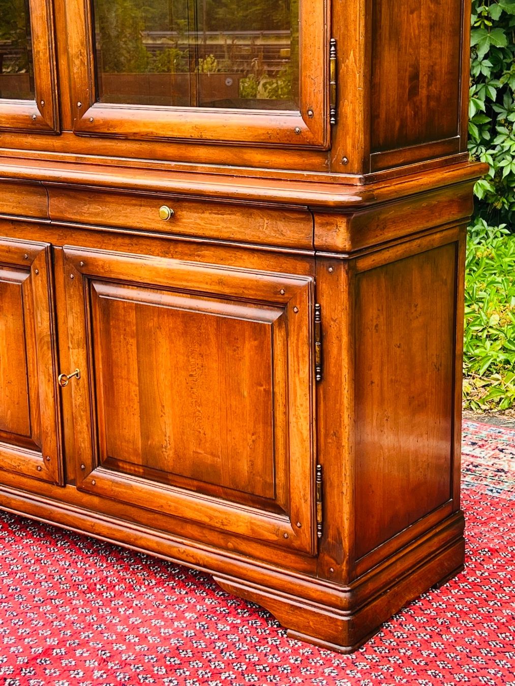 Vetrine: Biedermeier Vitrine Stilmöbel Schrank SELVA Nussbaum – Usato da Gemünden venduto da GEUENWALD 3
