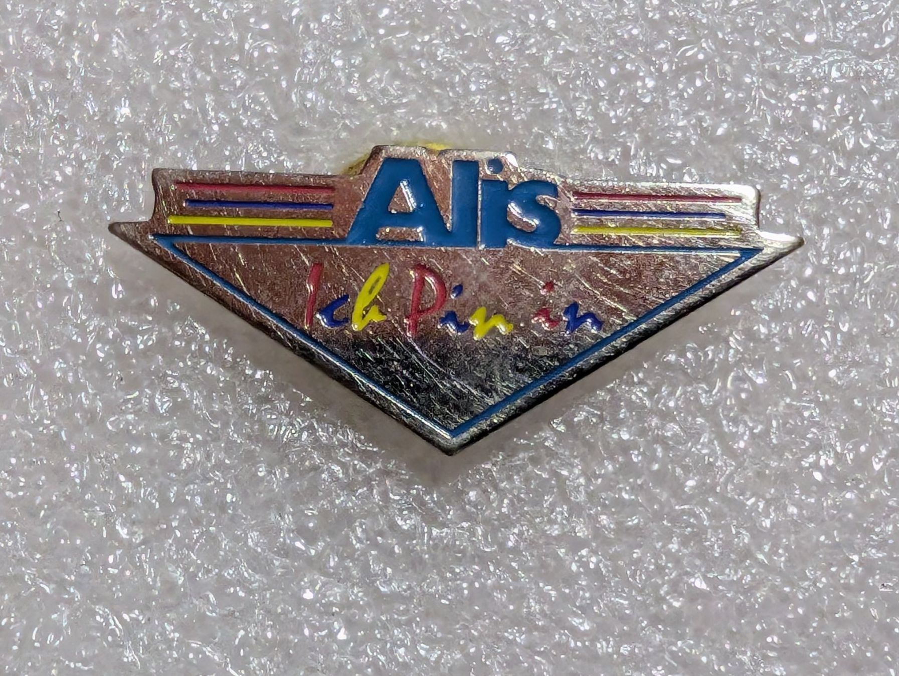 Plaketten & Abzeichen: Ansteckpin 252: Alis – Gebraucht aus Oppligen von Pin-Fall-Shop